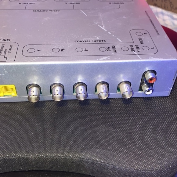 MTI Universal Video/Audio 1-4 Distribution Amplifer​ - Picture 4 of 5